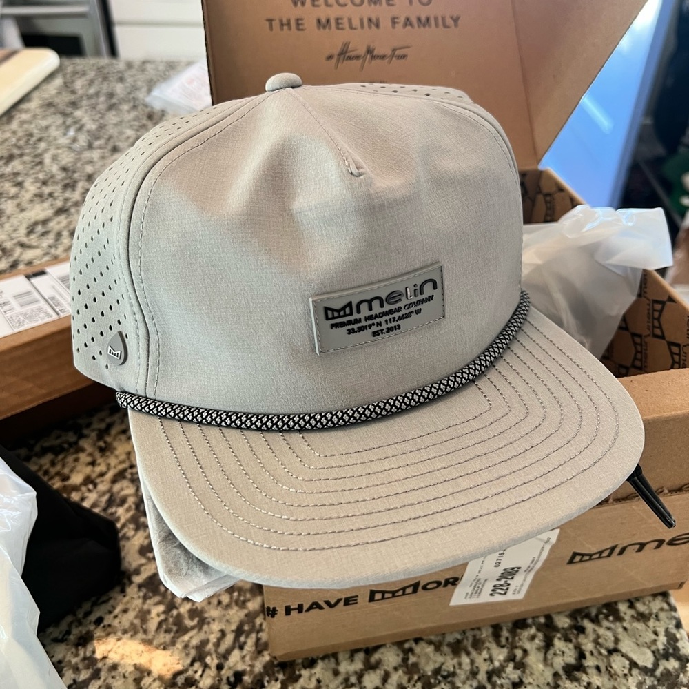 Melin golf hat
